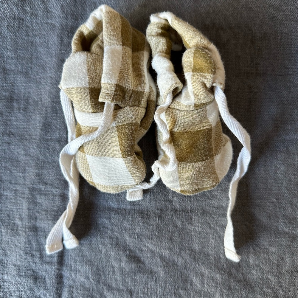 Kate Quinn Footie Socks w/o tag